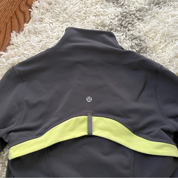 Lululemon track jacket sz6 - Picture 4 of 6